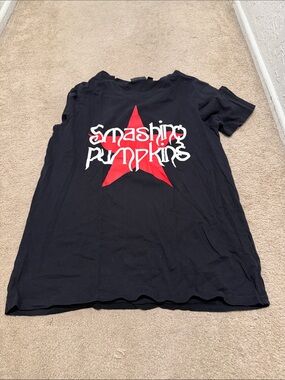 Smashing Pumpkins Black Short Sleeve Graphic Tee with Red Star